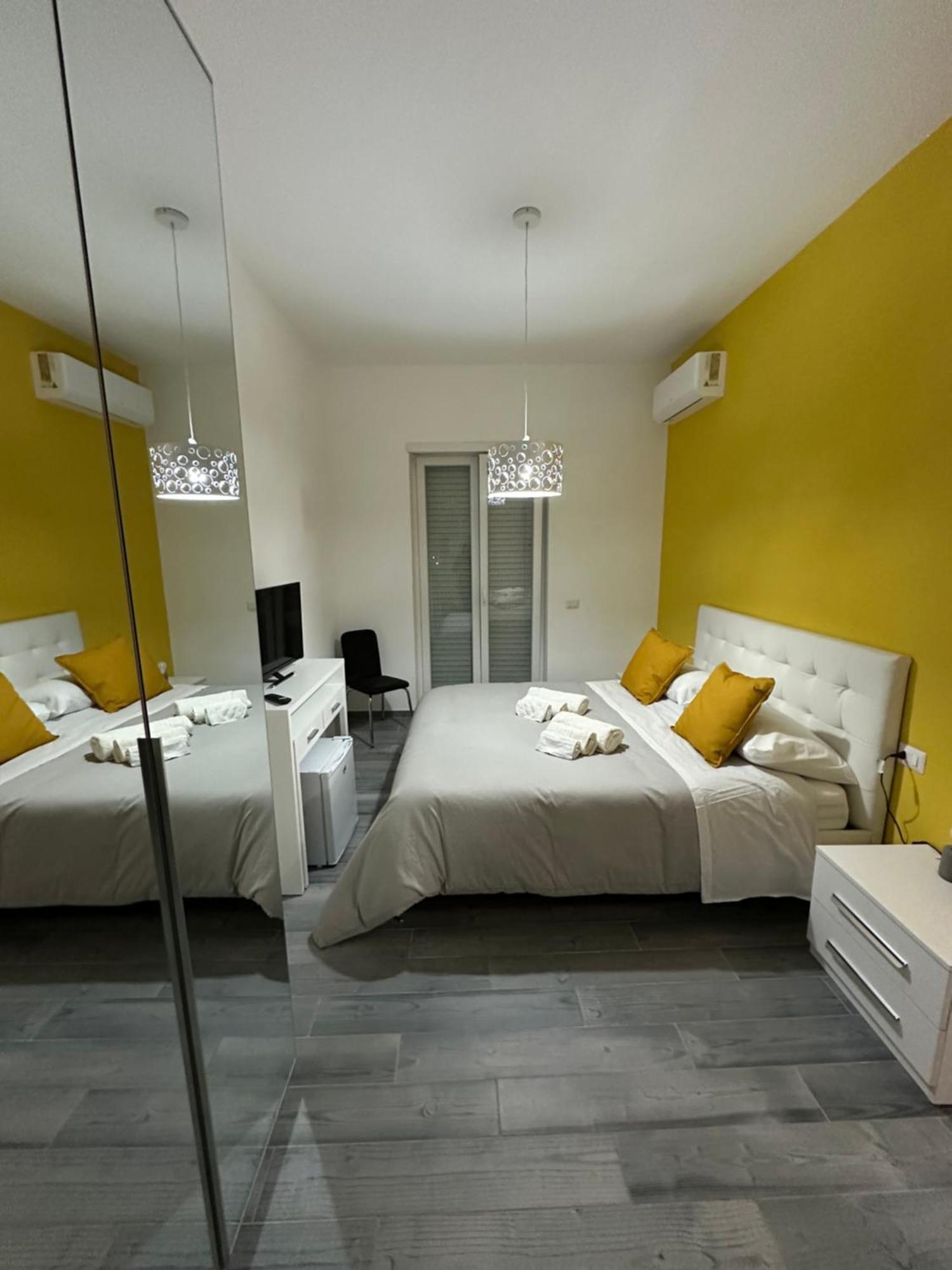 La Parthenope Suites Portici Bagian luar foto