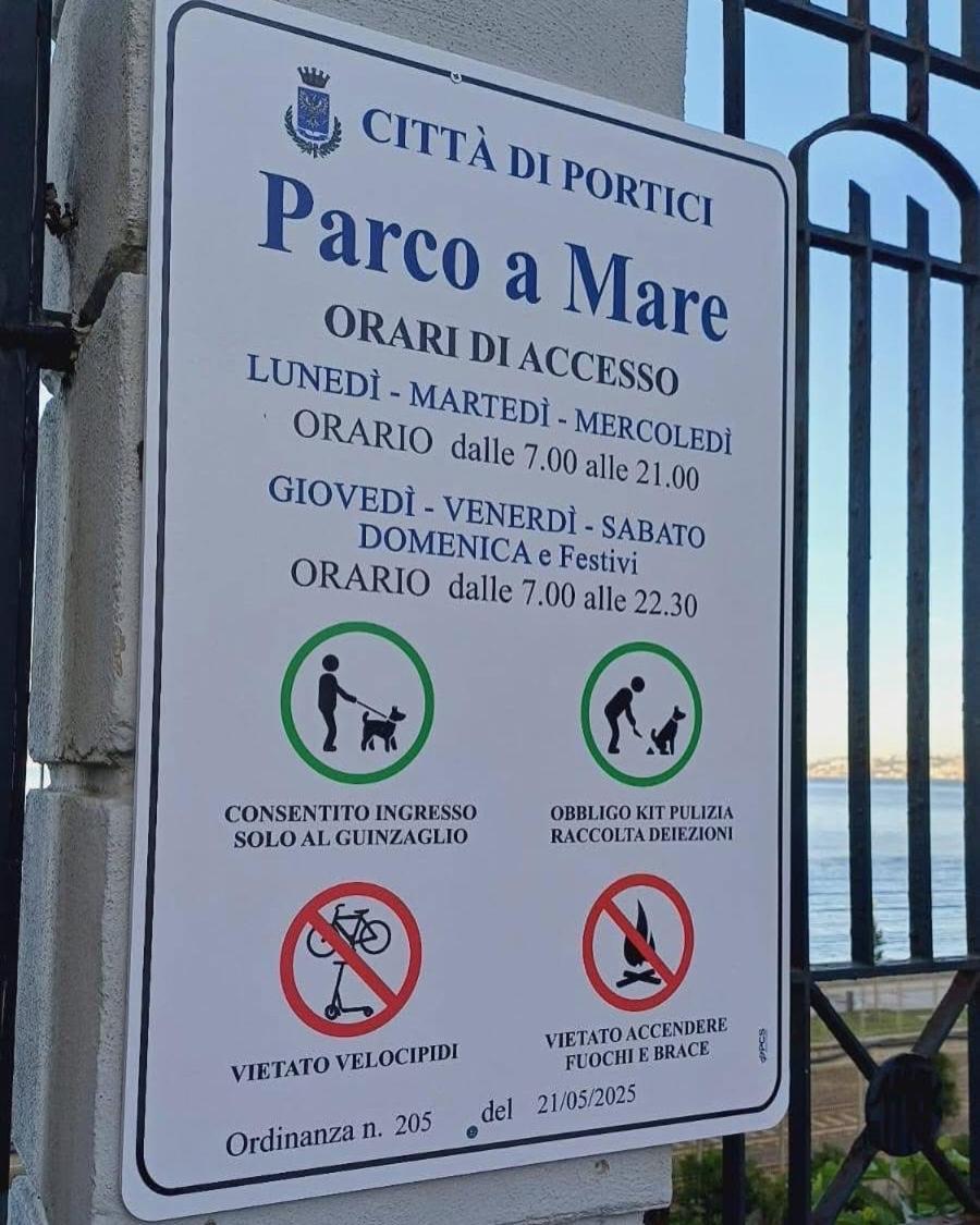 La Parthenope Suites Portici Bagian luar foto